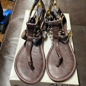 Used also sandal damaged box